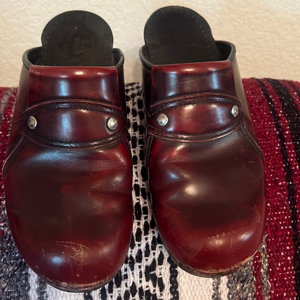 Dansko Burgundy/Maroon Leather Clogs Size 39(8.5)